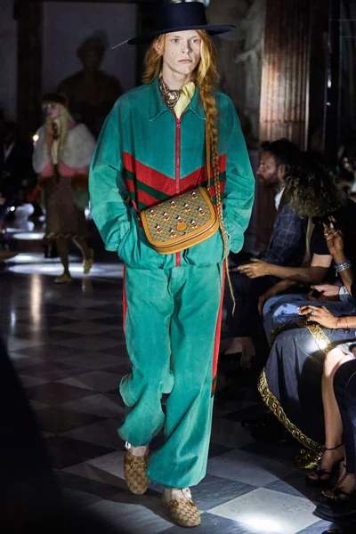 Look 92